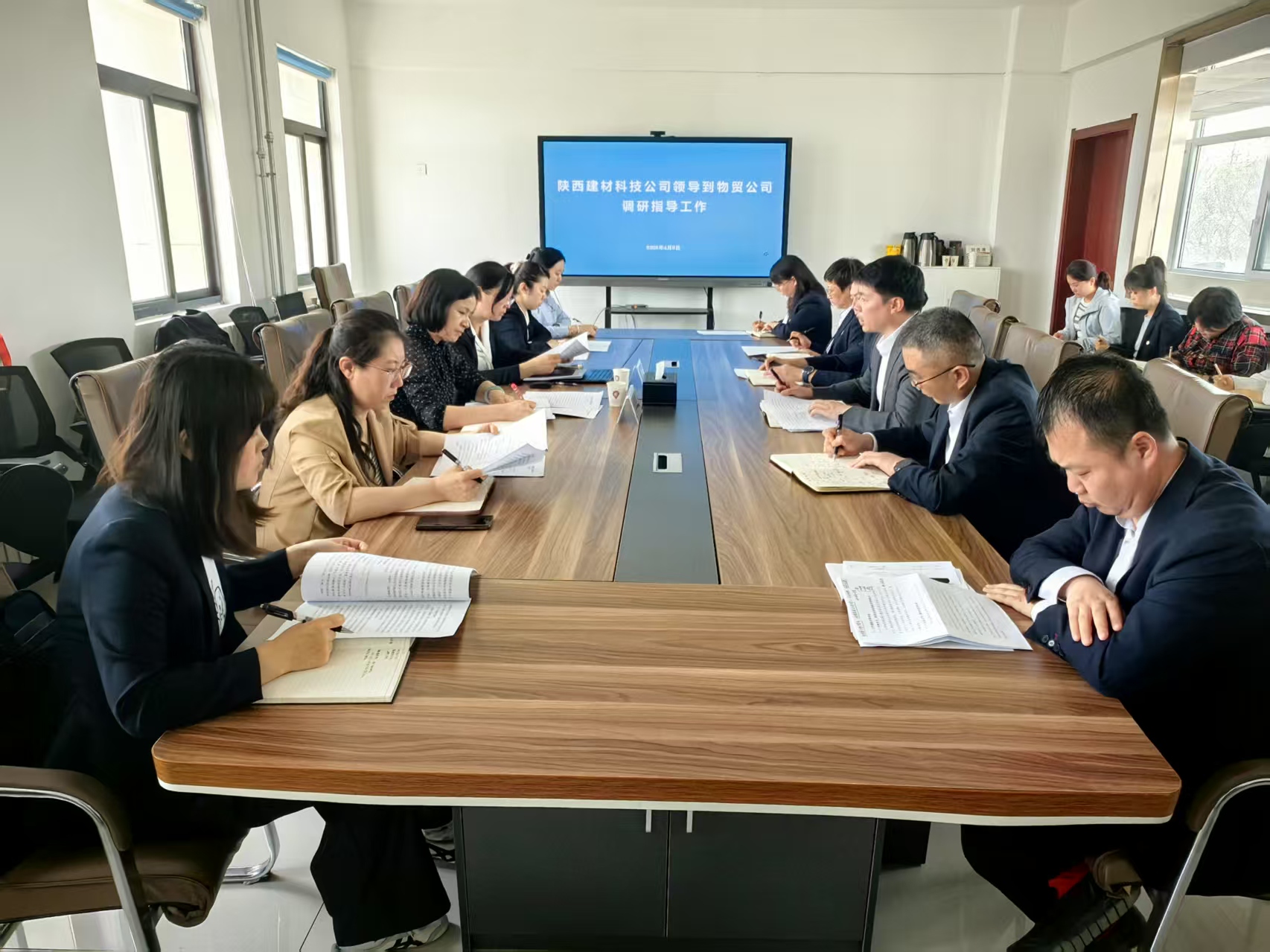 杜永康周燕芳一行到物貿公司調研指導工作